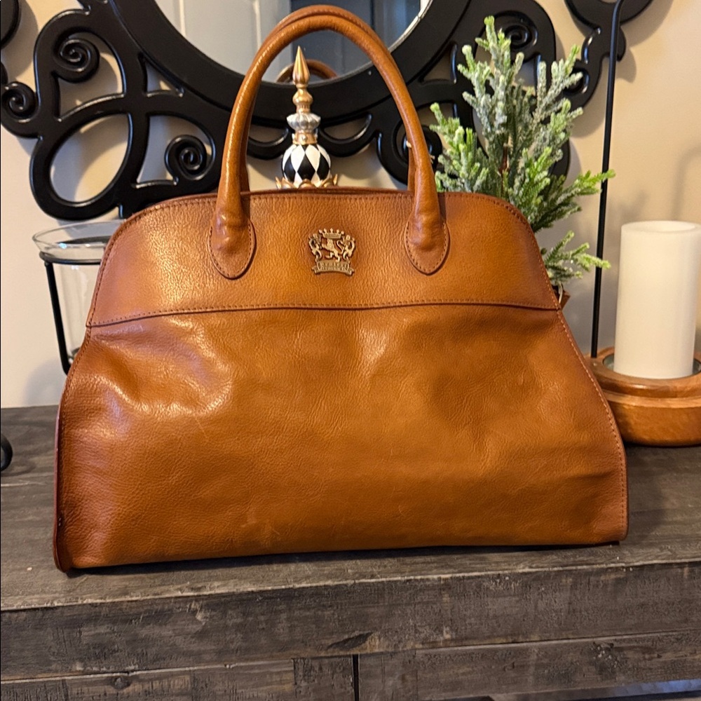 PRATESI tote. I love mine.Fits it all.Expands leave side unbuckled.Love the look